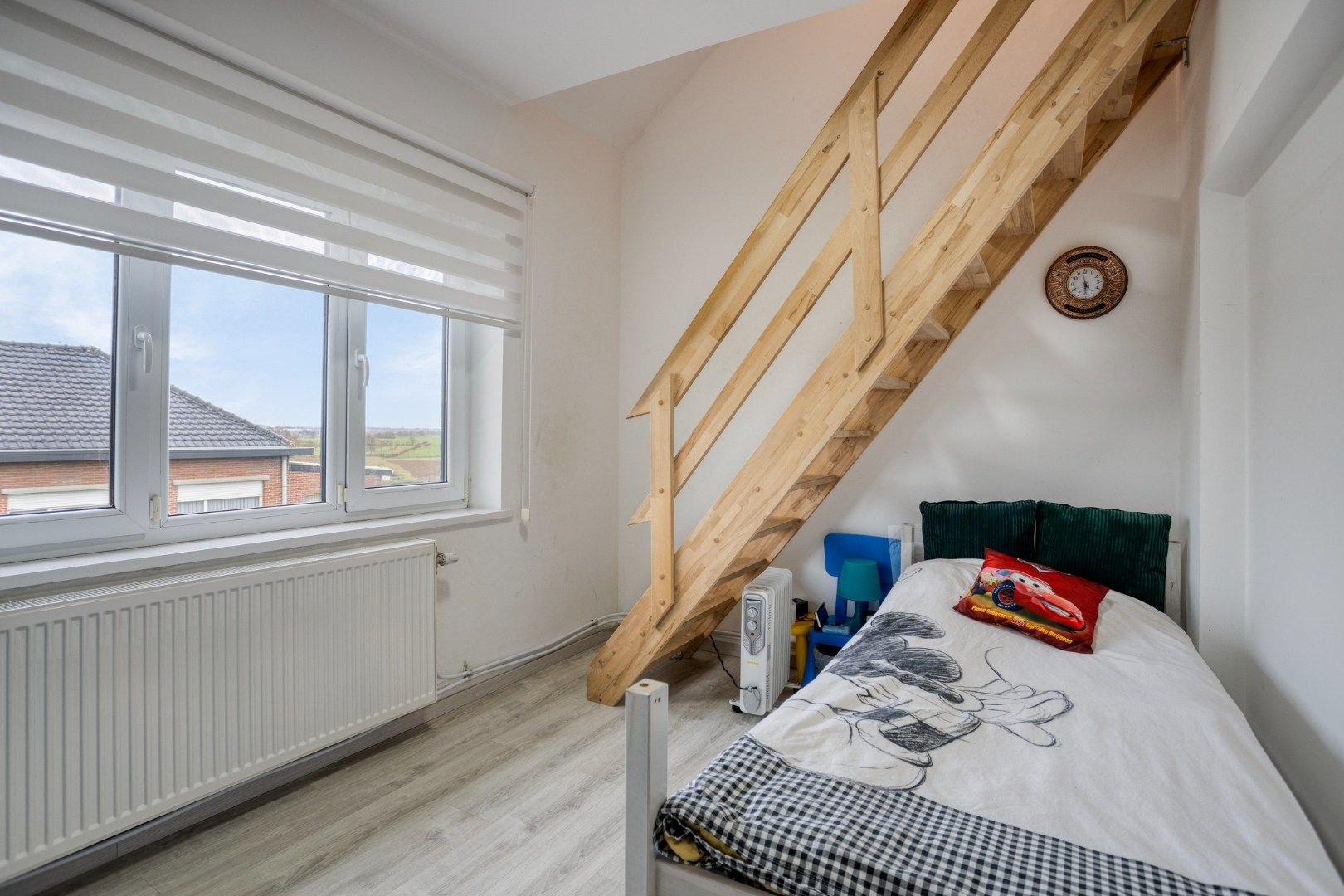 Rustig gelegen, vernieuwde woning met 4 slaapkamers en grote tuin foto 16