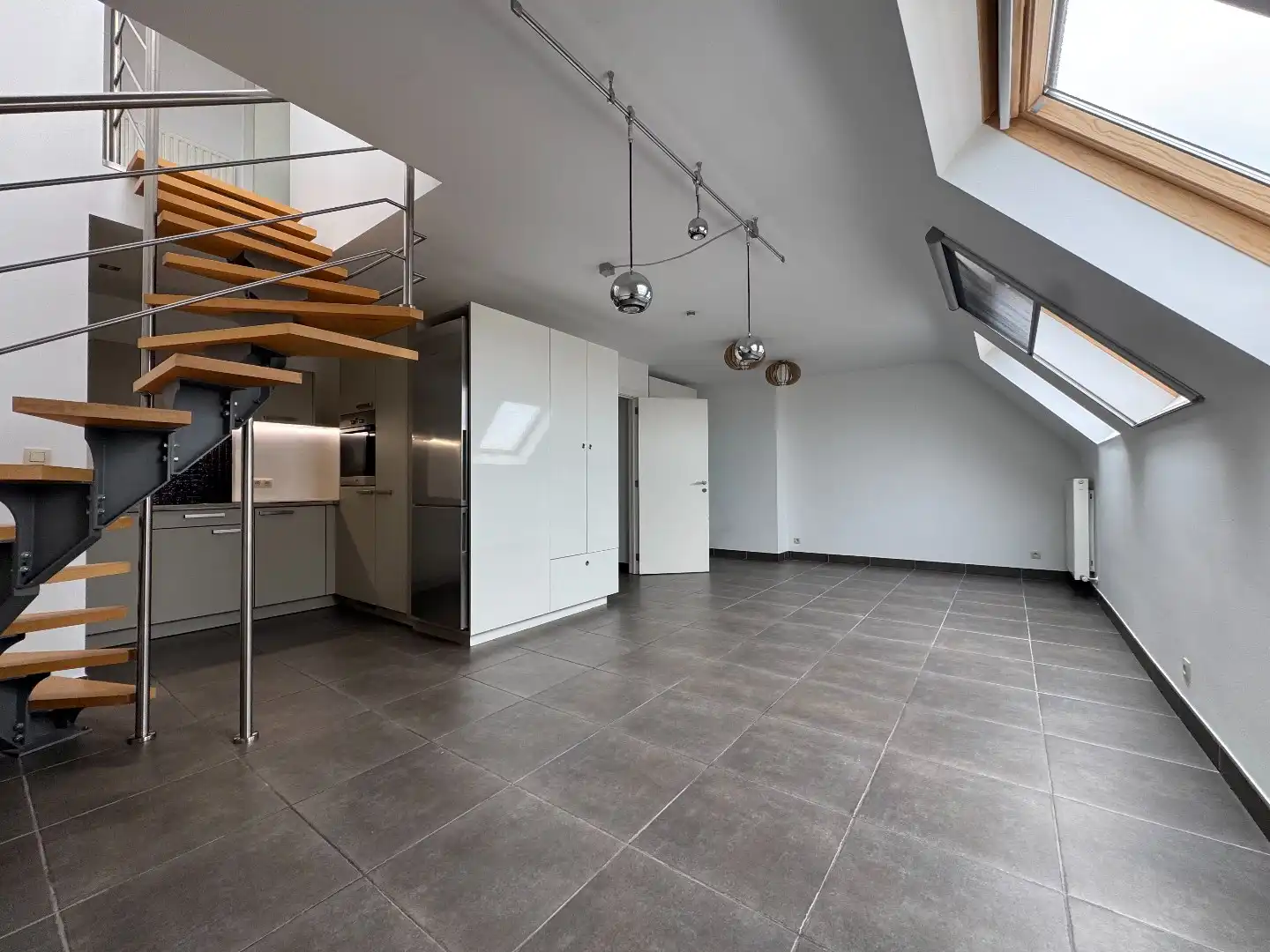 TE HUUR - Duplex appartement met 2slpk en terras foto 2