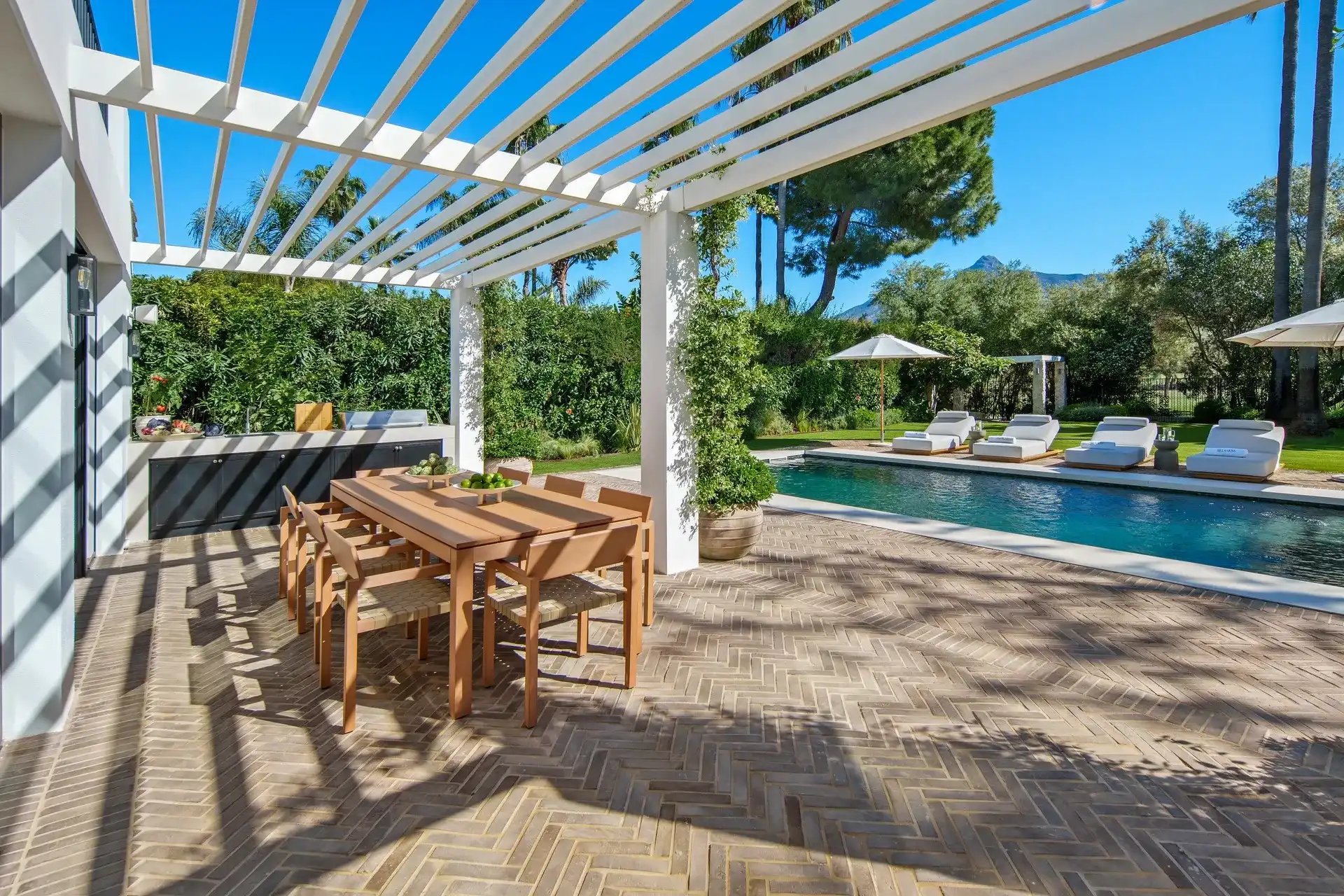 Exclusieve designvilla aan de frontlinie van Las Brisas Golf in Marbella foto 34