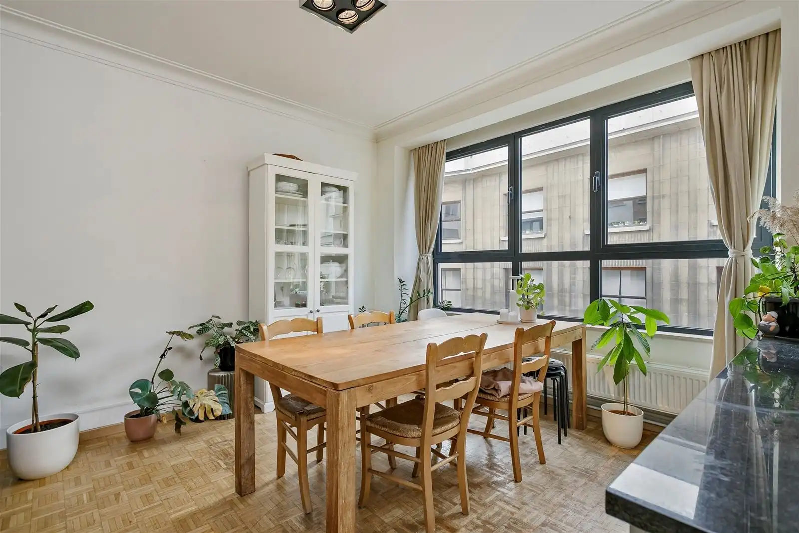 2 slaapkamer appartement op het Zuid ondergebracht in een klein en rustig gebouw. foto 2