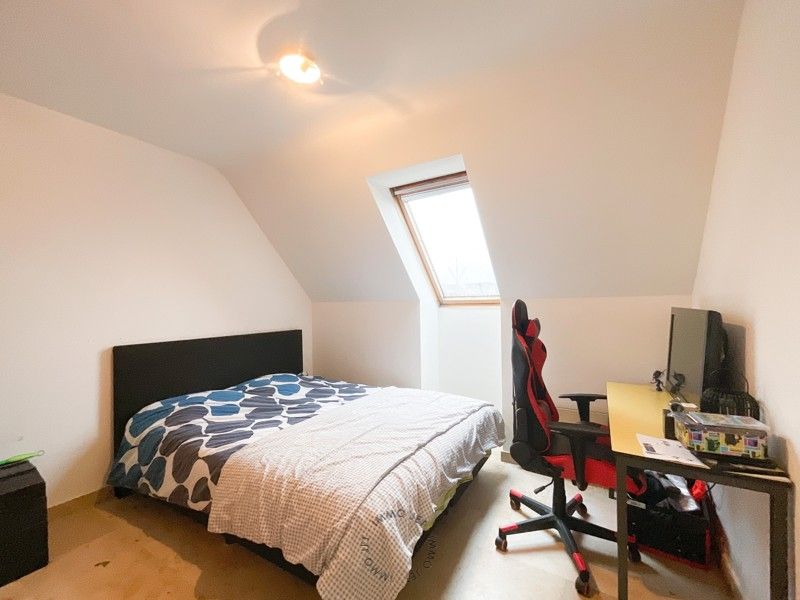 Ruim appartement met twee slaapkamers en hobbykamer nabij centrum Beveren foto 7