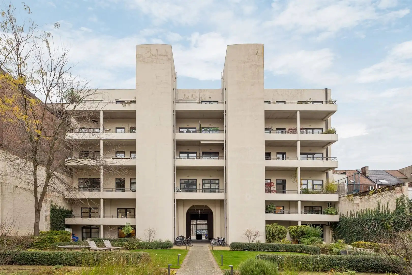 XXL loft met industriële ziel en terras foto 30