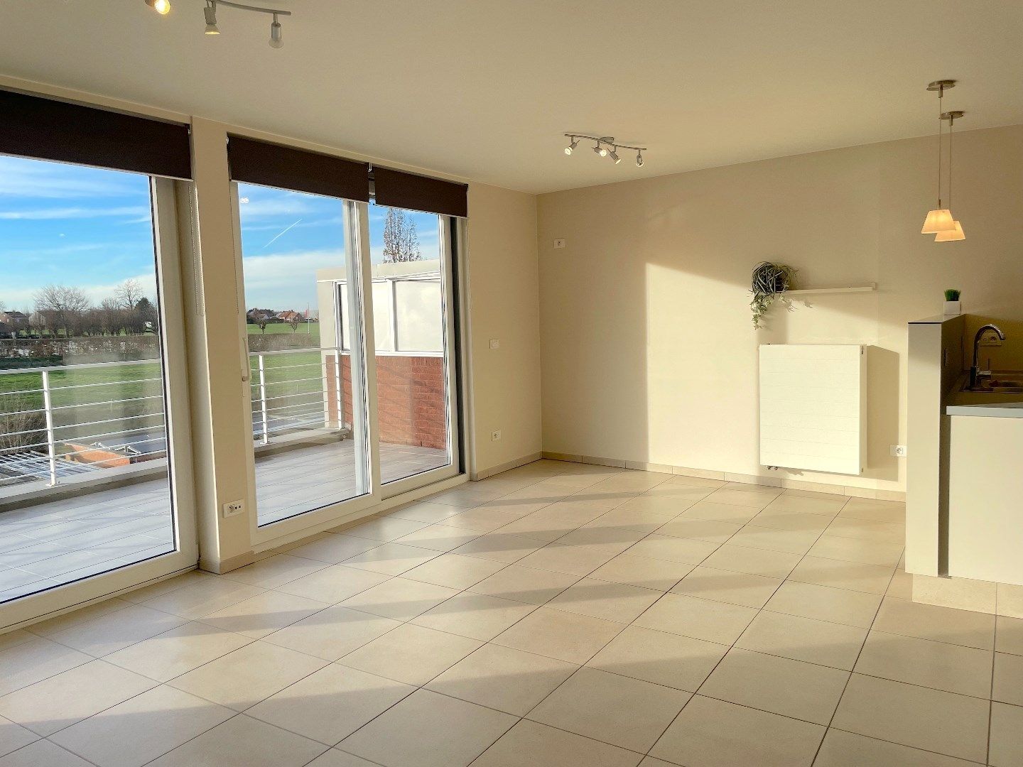 Uiterst lichtrijk appartement met heel groot terras en garage! foto 4