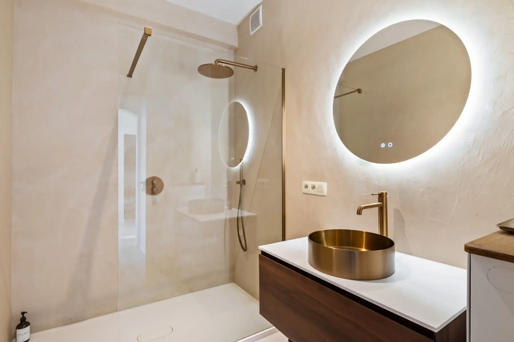 IN OPTIE !! Instapklaar en stijlvol appartement op toplocatie foto 9