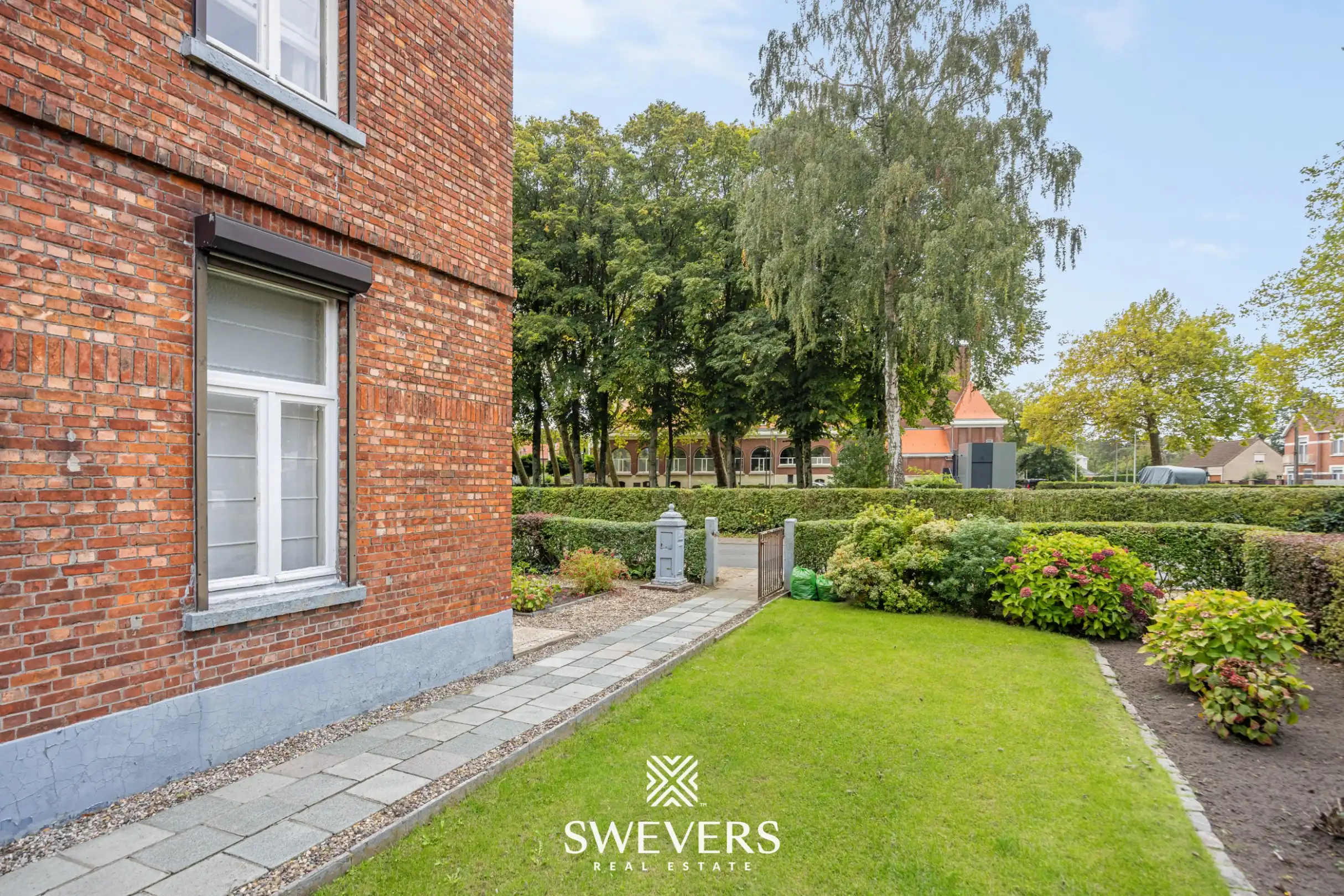 Mooi gelegen te renoveren woning, op een zonnig hoekperceel van 2a57ca foto 25