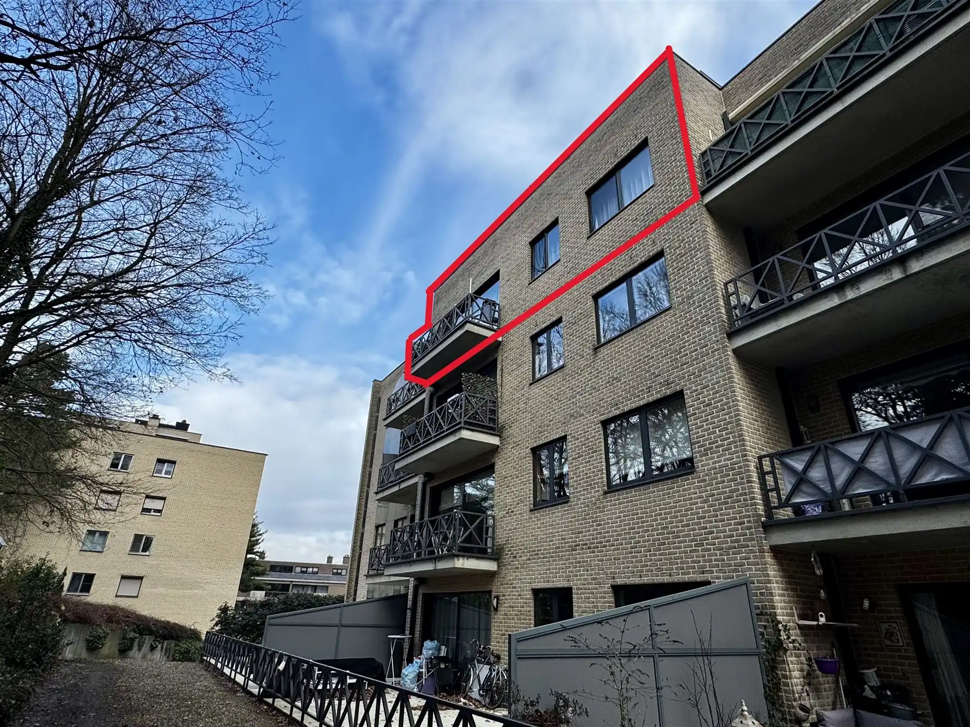 Instapklaar appartement te koop in het hart van Maasmechelen! foto {{pictureIndex}}