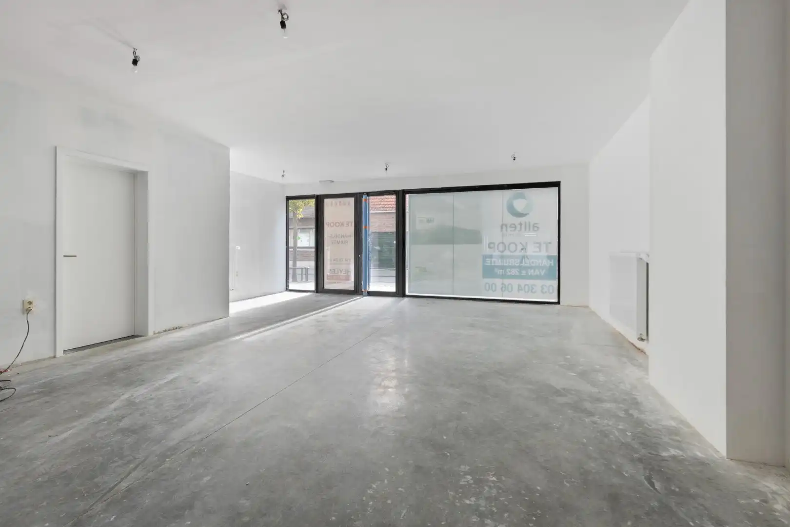 Ruime handelspand van 243 m² centraal gelegen in Mol centrum !  foto 2