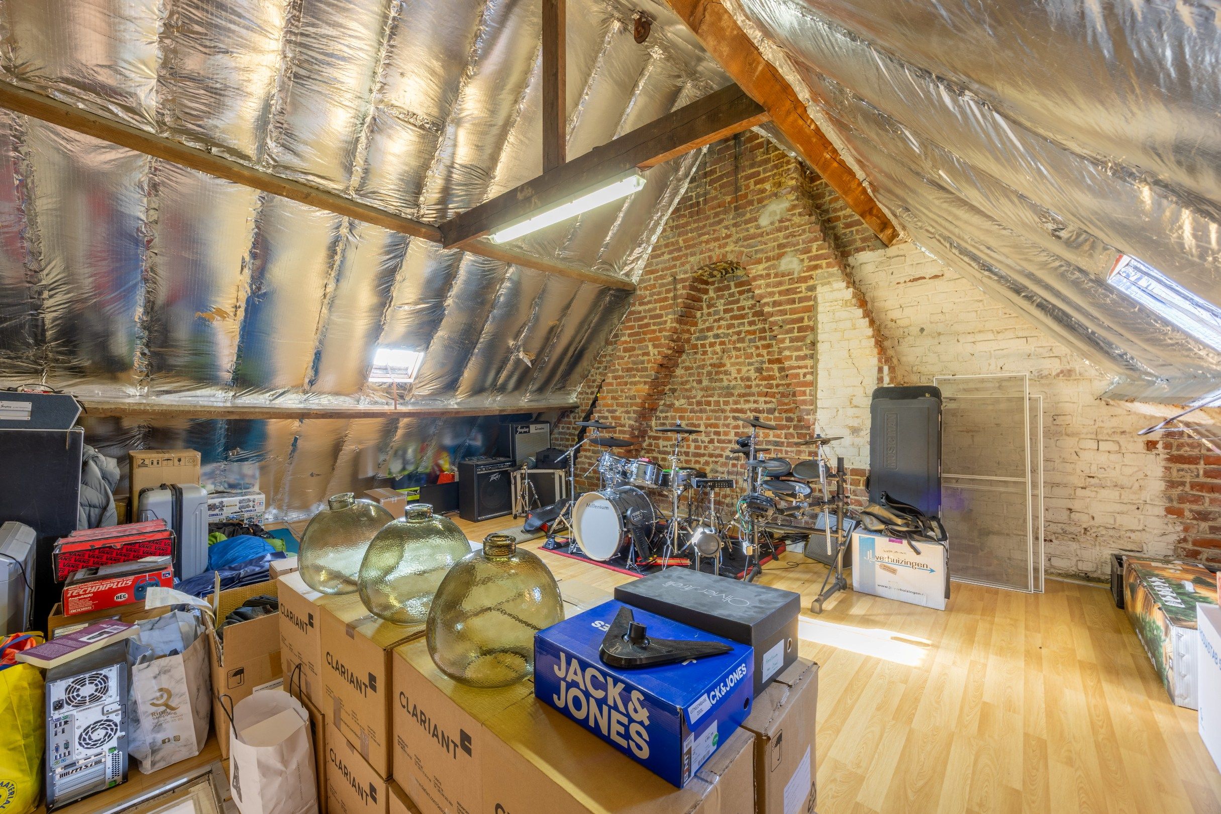 VERNIEUWDE WONING MET TUIN EN GARAGE foto 10