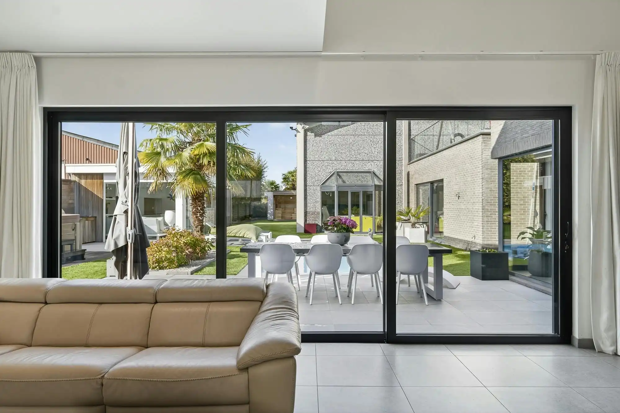 Luxe villa met exclusieve tuin en 600m2 magazijn in KMO-zone foto 59