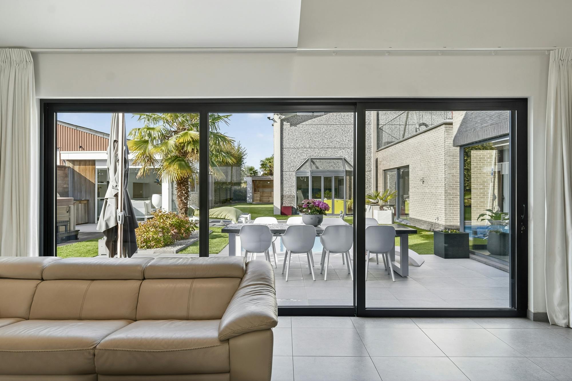 Luxe villa met exclusieve tuin en magazijn in KMO-zone foto 59