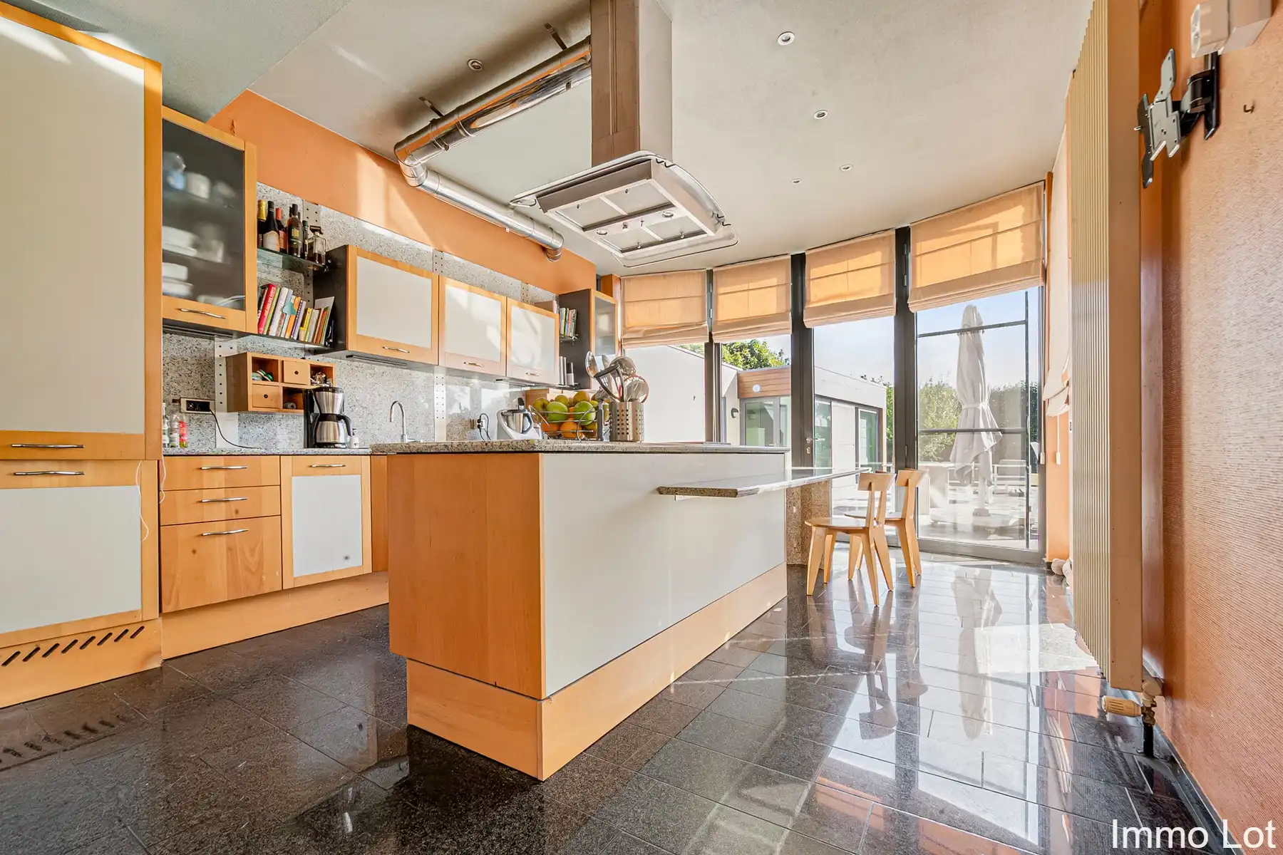 Villa met multifunctioneel bijgebouw, garage en ruime tuin foto 9