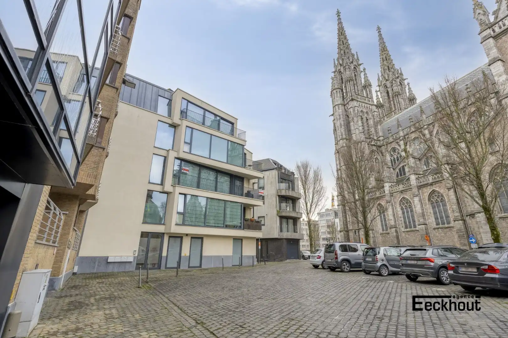 Modern appartement met terras en open zicht op Petrus- en Paulusplein. foto 5
