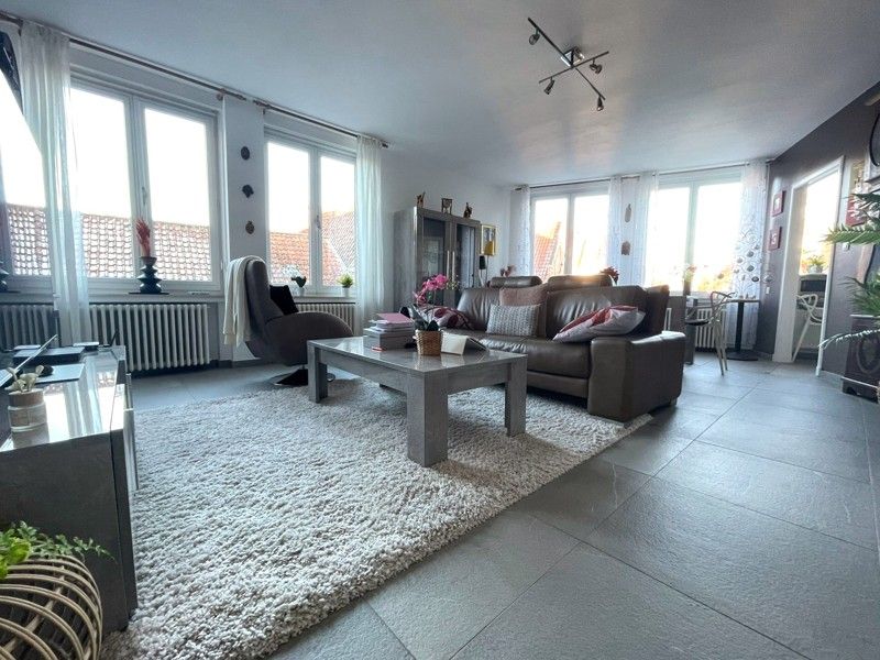 Instapklaar lichtrijk appartement op centrale locatie te Brugge! foto {{pictureIndex}}