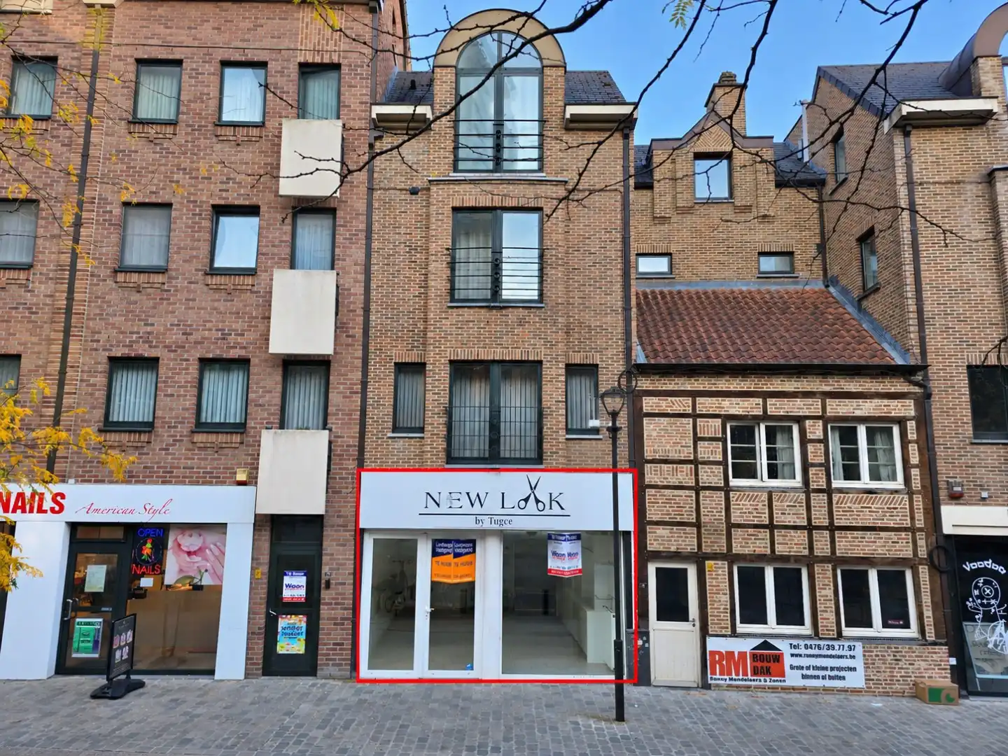 Commercieel gelegen handelspand van ca. 86 m² in het centrum van Hasselt. foto {{pictureIndex}}