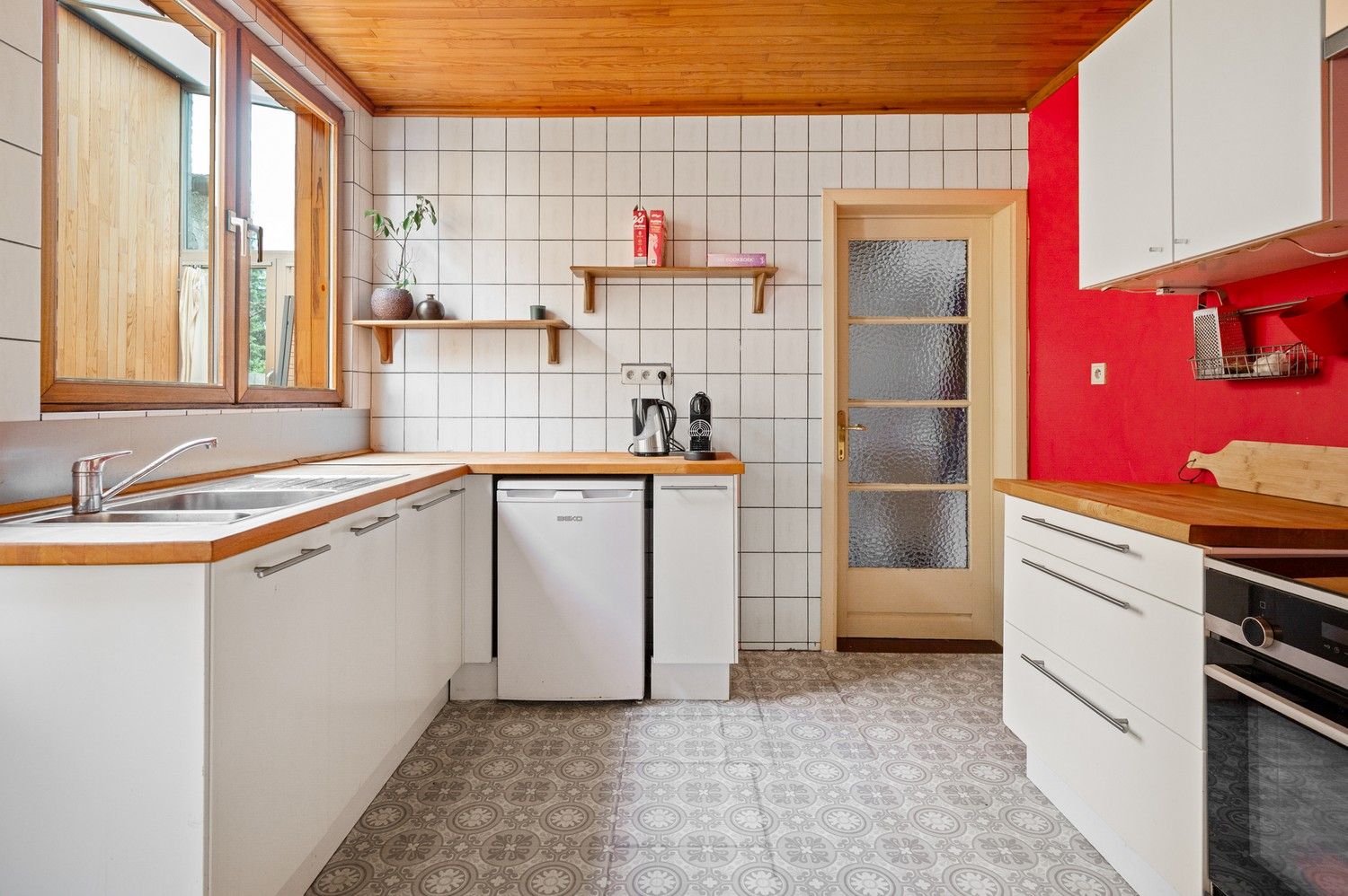 Huis met 4 slaapkamers en tuin te koop in Wijnegem! foto 8