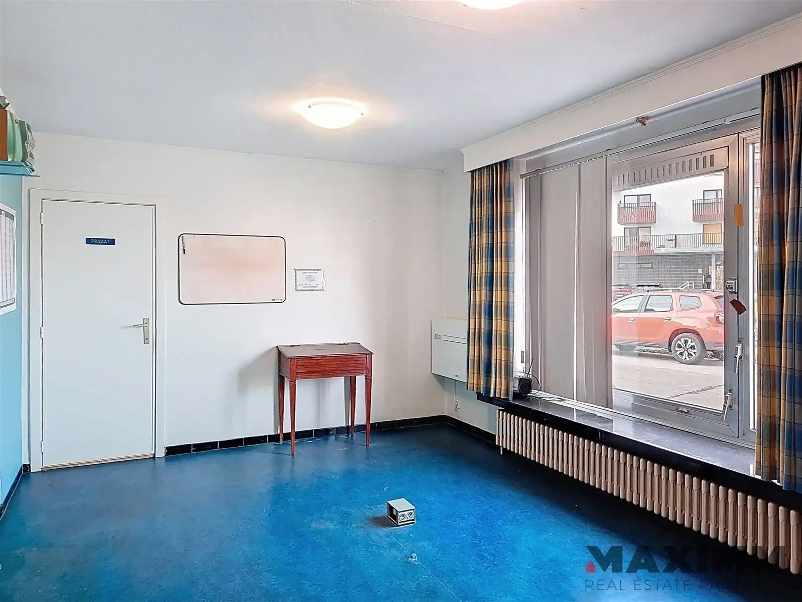 Gelijkvloers hoekpand, volledig onderkelderd op stategische locatie foto 14