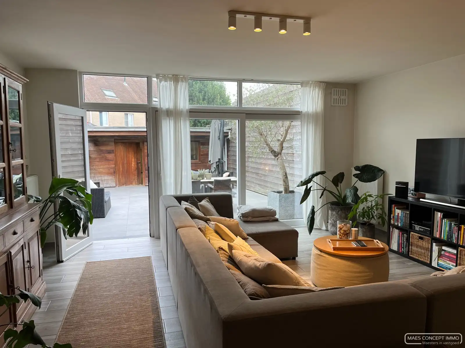 Gerenoveerde woning met garage te huur vlakbij centrum van Kortrijk foto 5