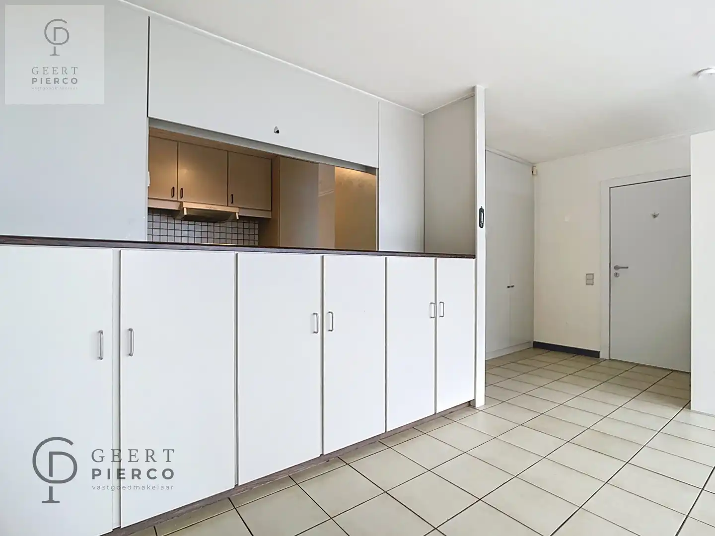 Zeer ruim appartement op de tweede verdieping met ondergrondse parkeerruimte foto 6