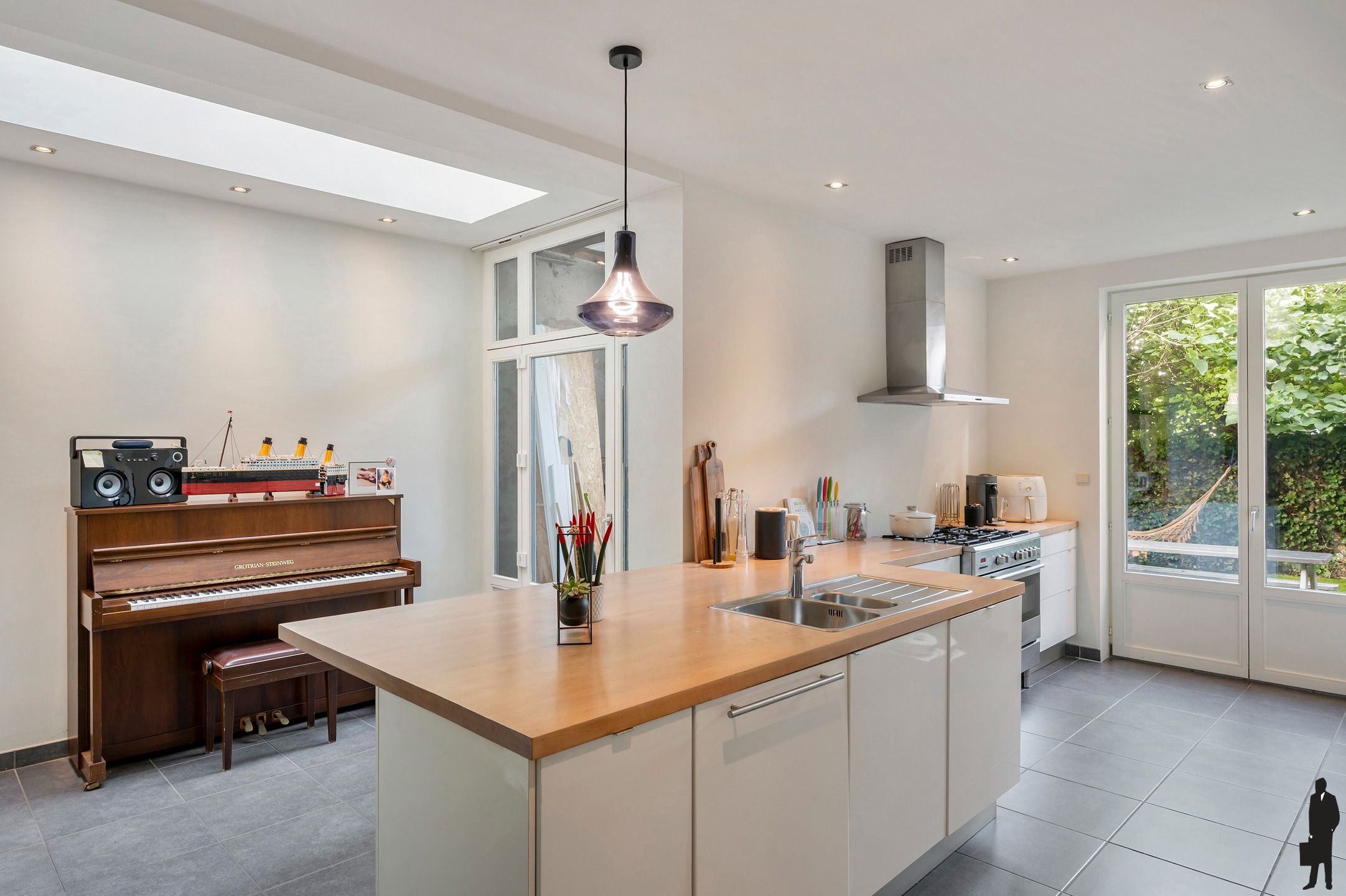 Instapklare burgerwoning met ruime tuin foto 7