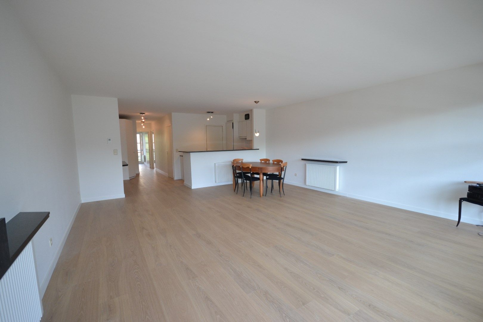 Volledig gerenoveerd 2 slaapkamer appartement met vrij uitzicht te Oostduinkerke-bad! foto 2