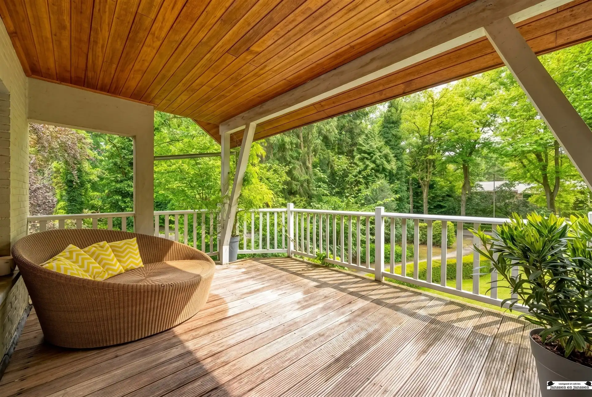 Exclusieve villa op royaal perceel van 3.000 m² grenzend aan uniek natuurdomein foto 16