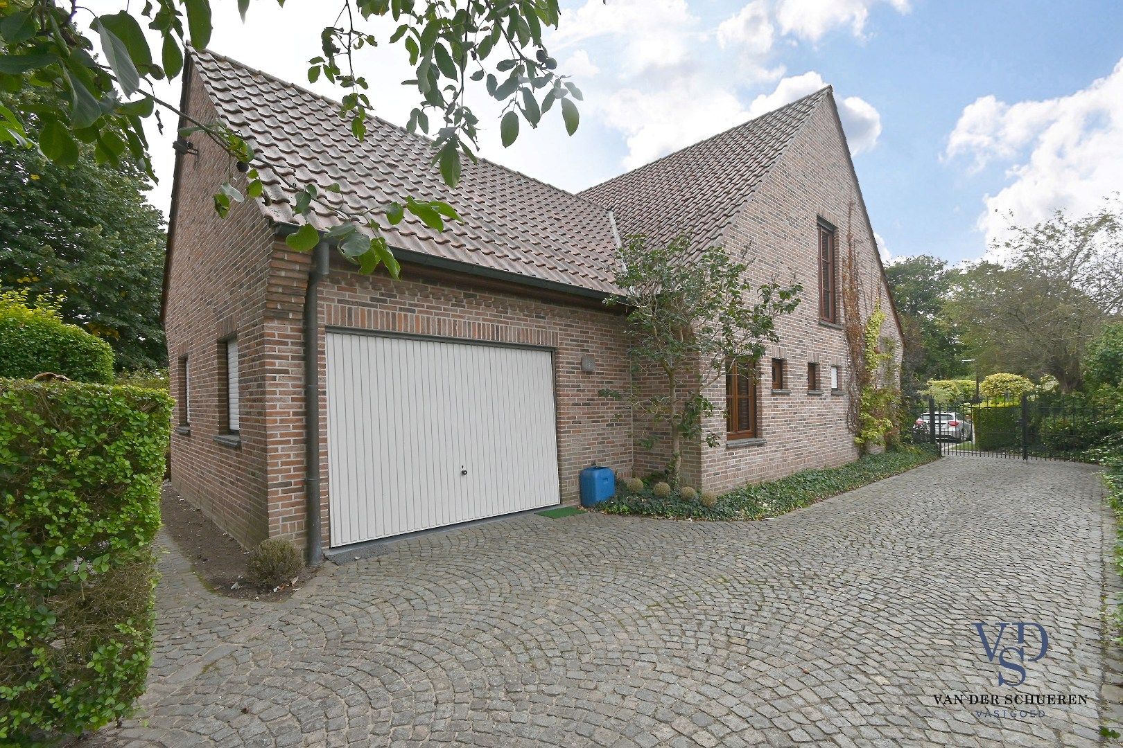 Bijzonder degelijke en ruime villa in doodlopende straat  foto 25
