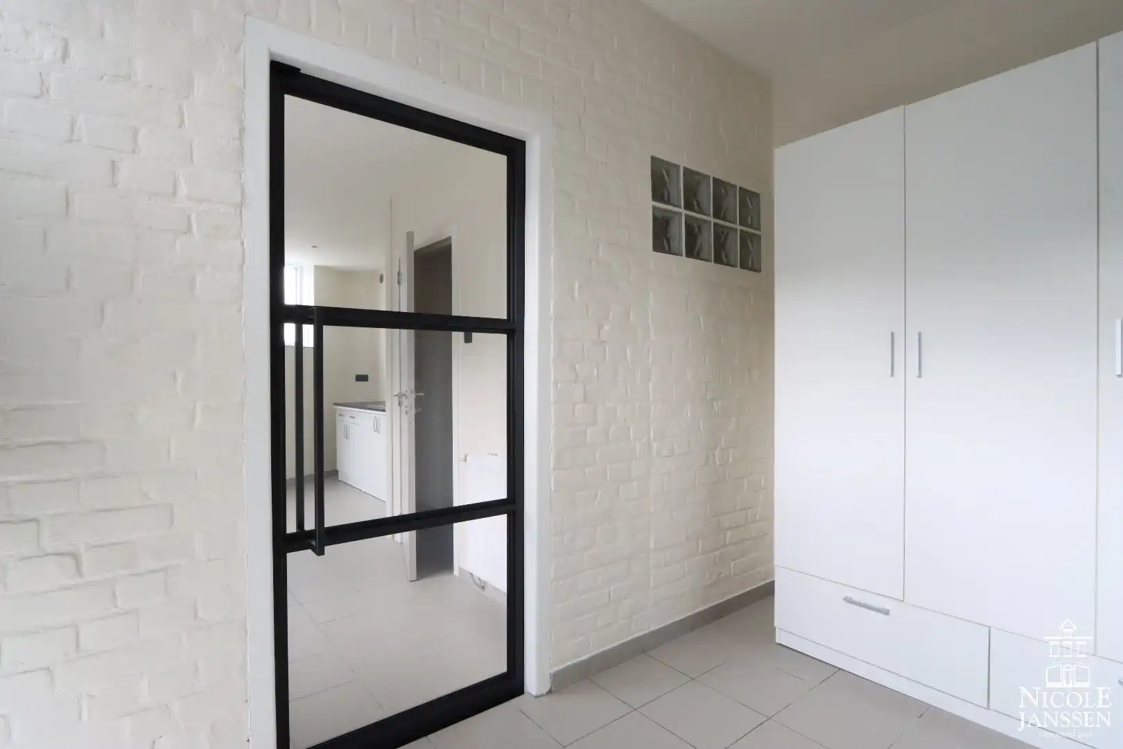 Compleet gerenoveerde ruime stadswoning met gezellige binnenkoer foto 8