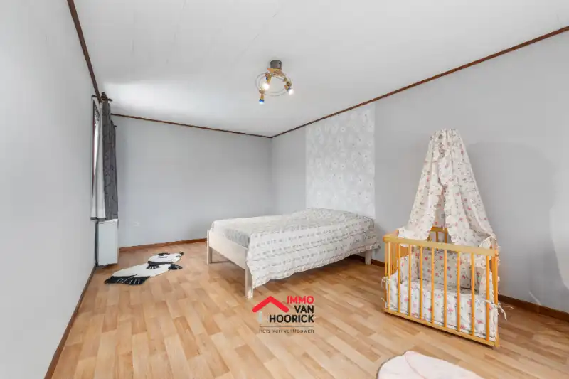 Instapklare woning met 3 slaapkamers, garage 72m² en carport 39m² !! foto 16