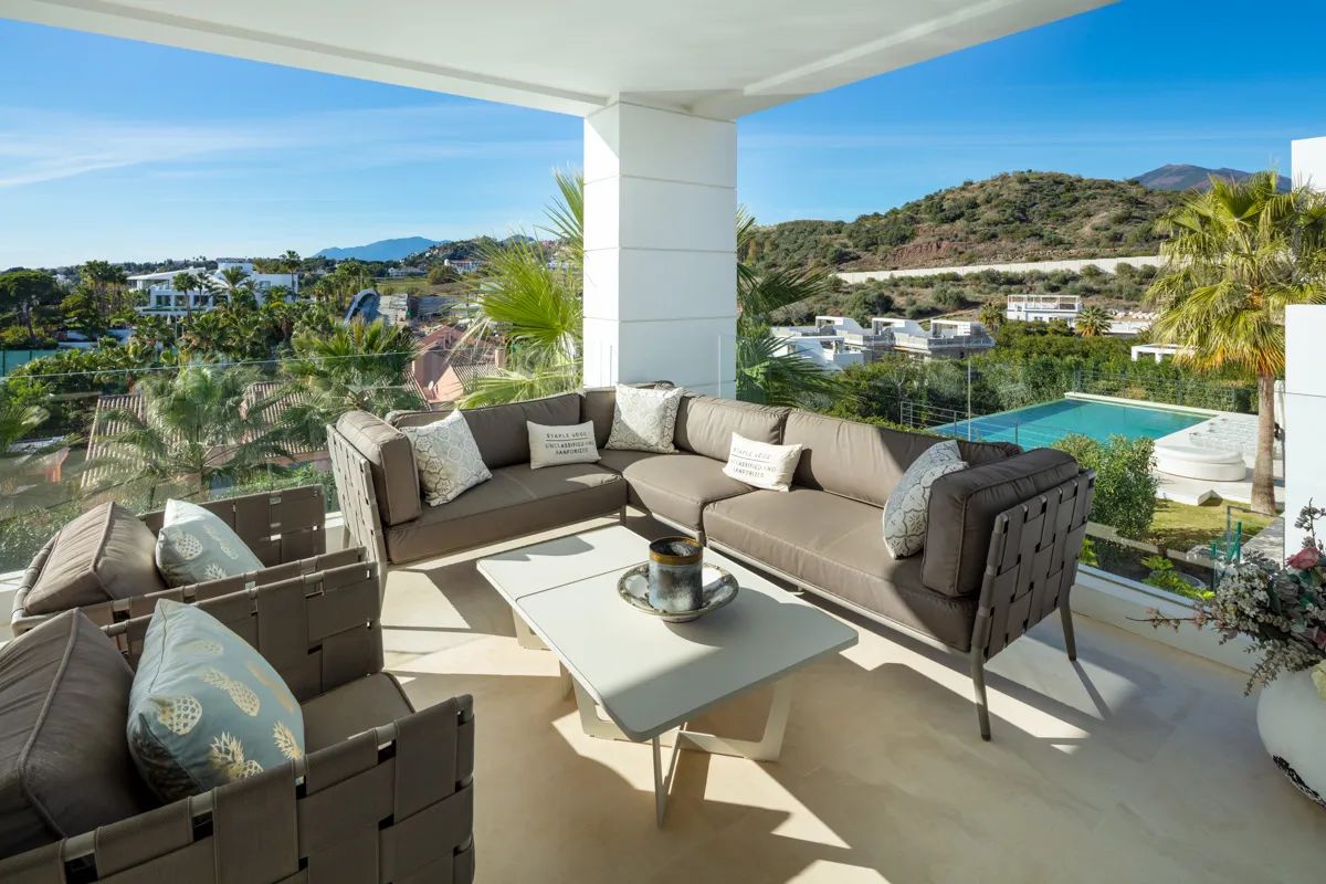 Spectaculaire villa met panoramisch uitzicht in Nueva Andalucía - luxe levensstijl in de iconische golfvallei van Marbella foto 16