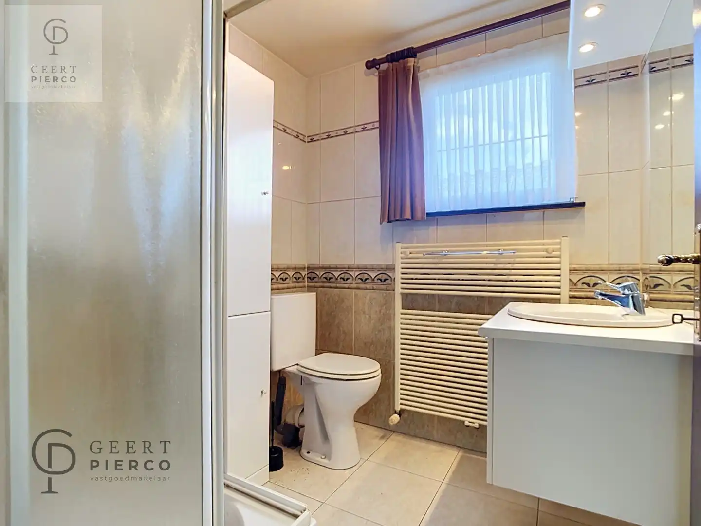 Instapklaar gelijkvloers appartement met garagebox en tuin in Landen foto 16