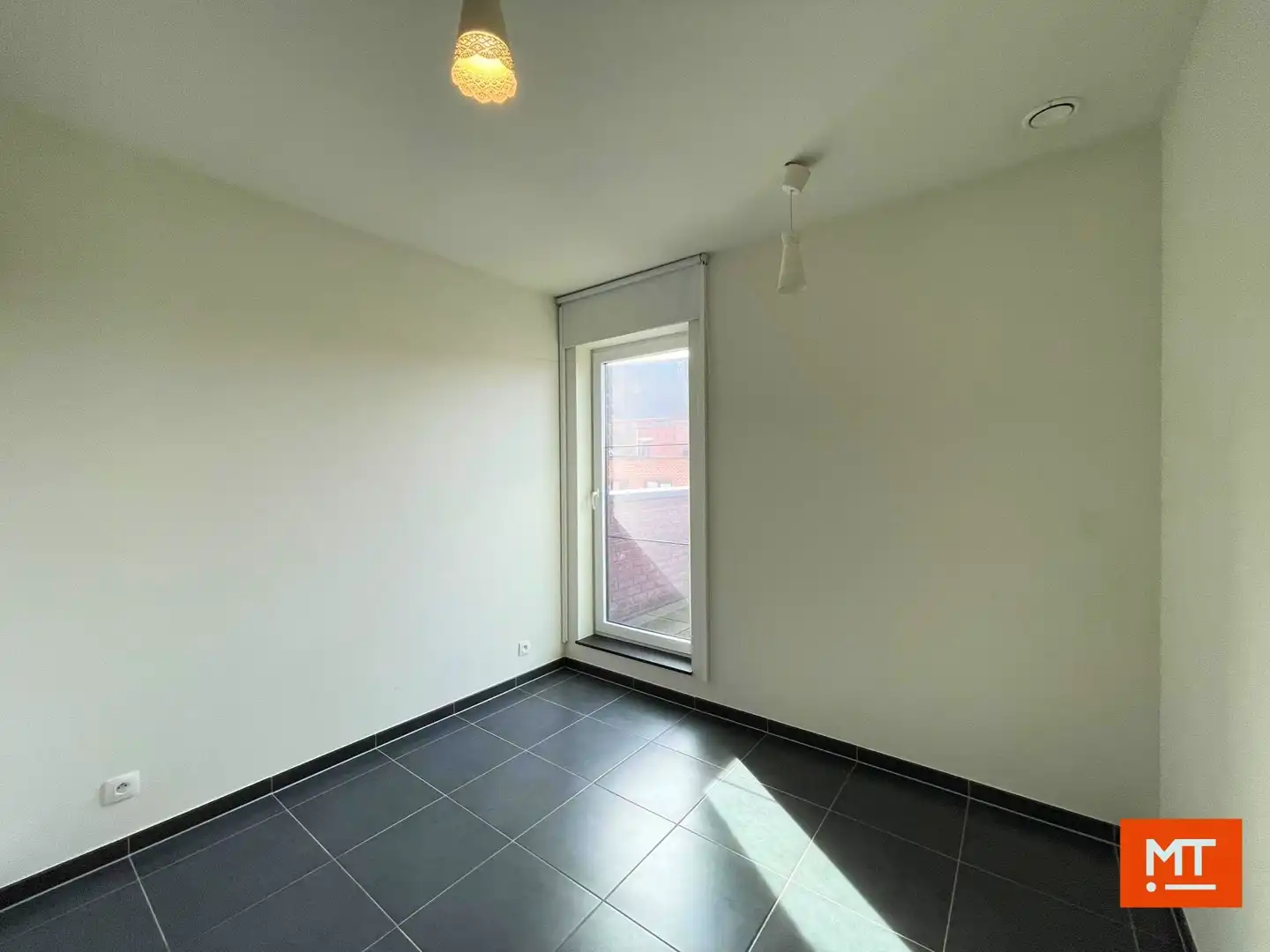 Instapklaar éénslaapkamerappartement met groot terras en ondergrondse staanplaats te huur in Izegem foto 9