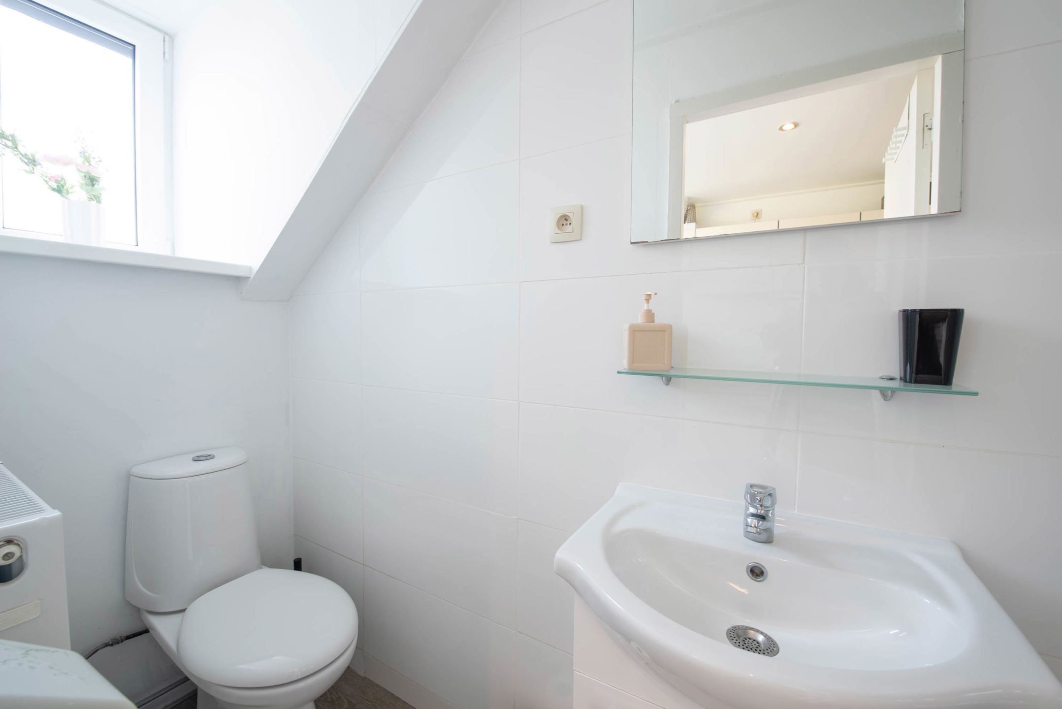 Bemeubelde studio vlakbij Maastricht  foto 6