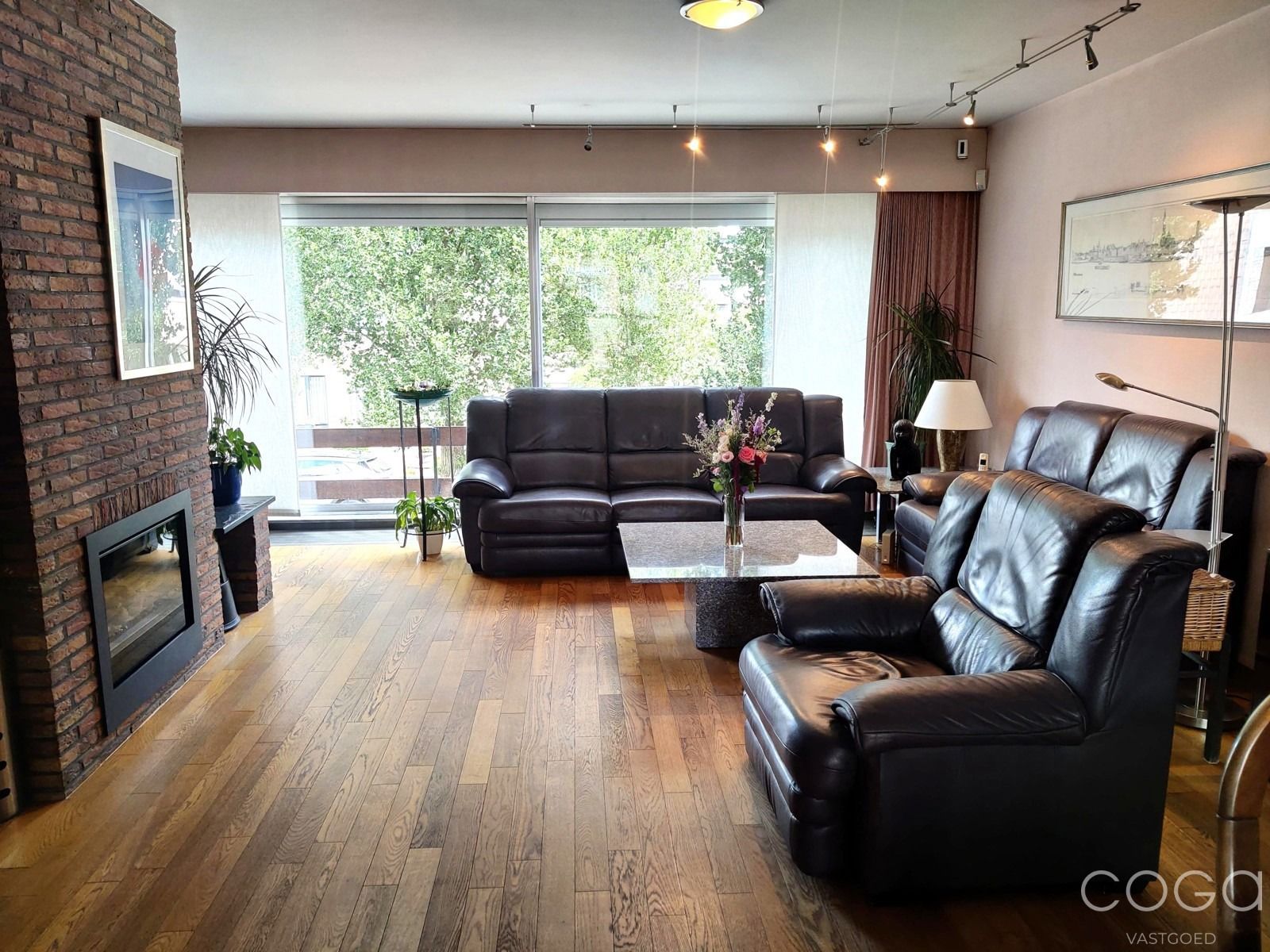 Woning met 4 slaapkamers, garage en tuin foto 3