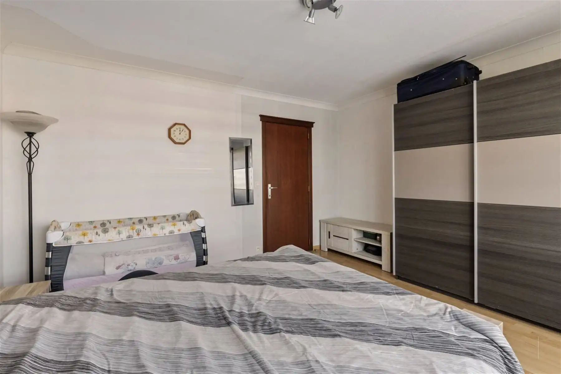 Eengezinswoning met 3 slaapkamers en tuin foto 18