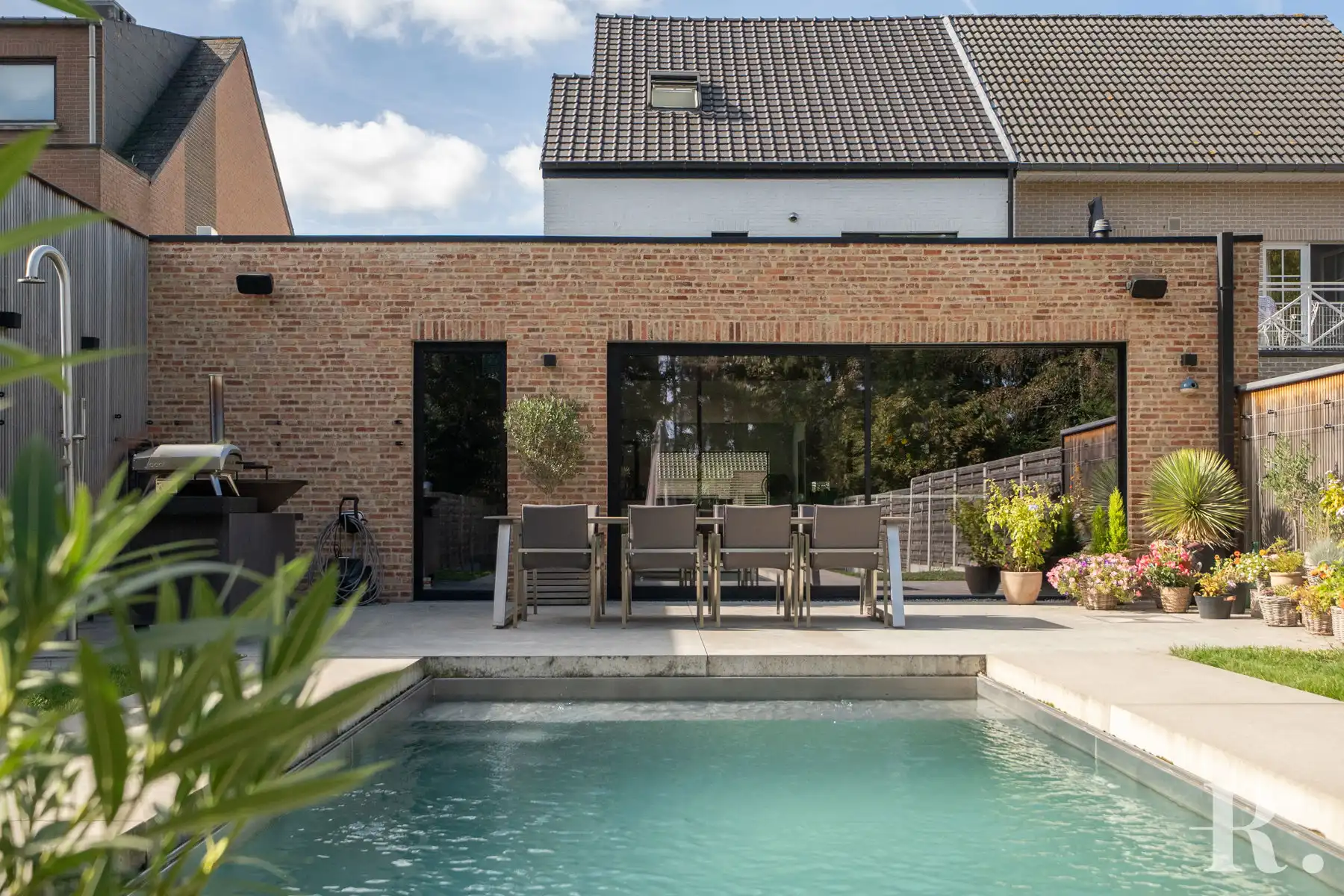 Instapklare woning met alle luxe en zwembad op goede locatie foto 27