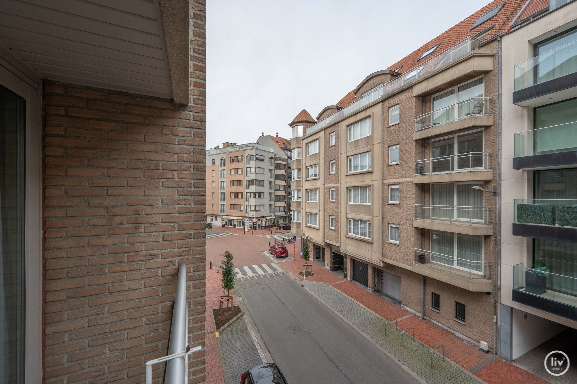 GEMEUBELD: Aangenaam 2 slaapkamerappartement met mooie gevelbreedte centraal gelegen vlakbij het Rubensplein te Knokke.  foto 7