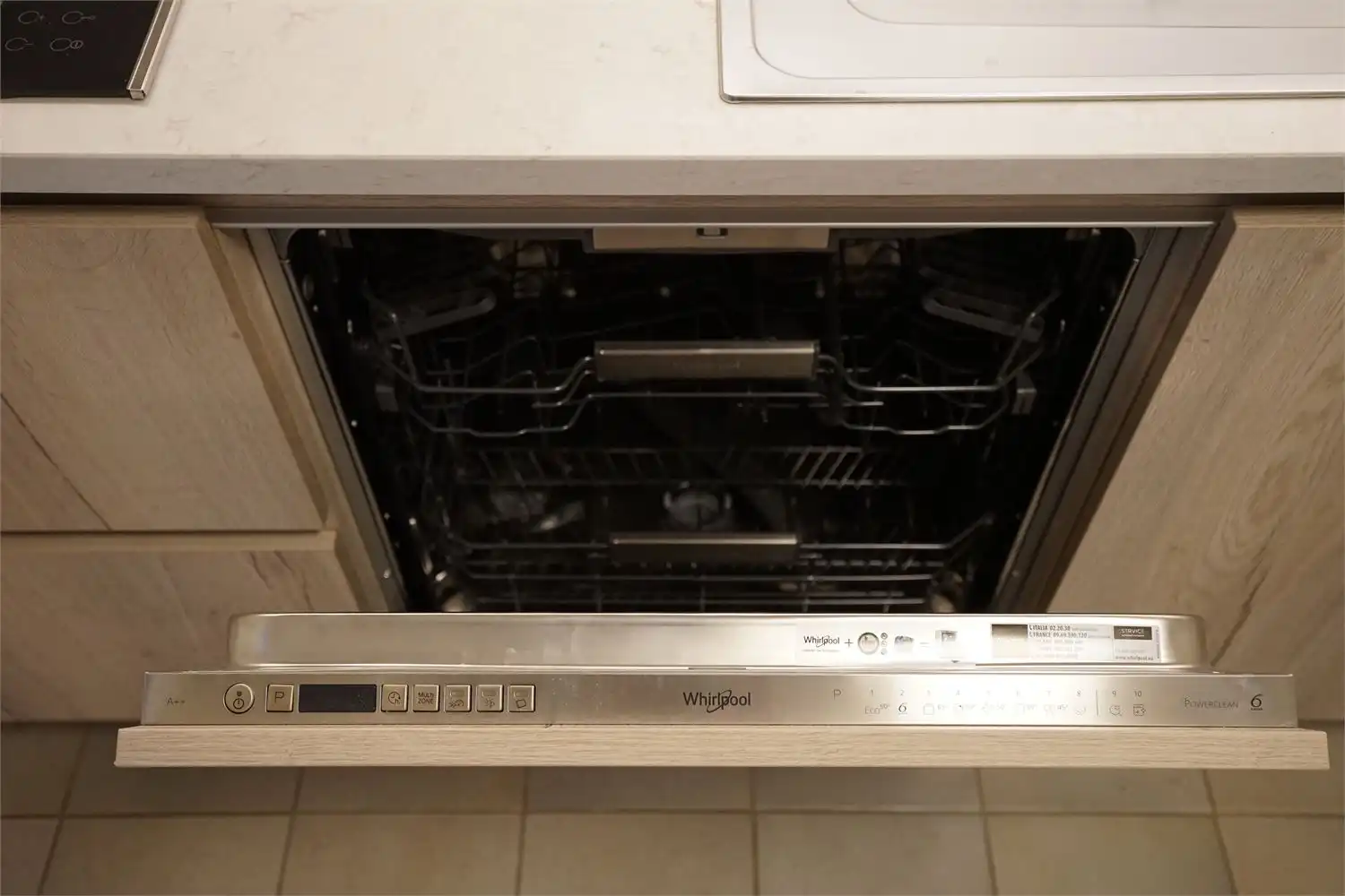 Ruim vernieuwd appartement op TOPLOCATIE met garage! foto 5