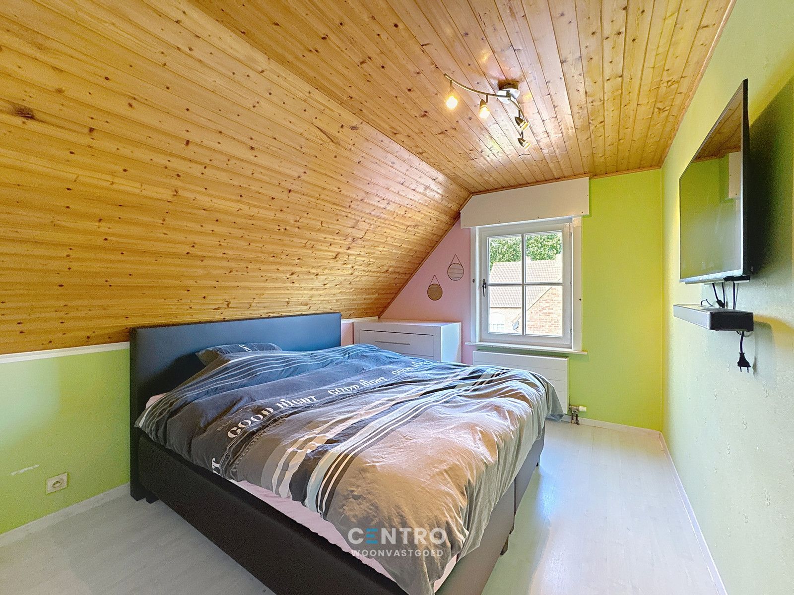 Villa met 5 slpks, veranda én carport te Roeselare! foto 11