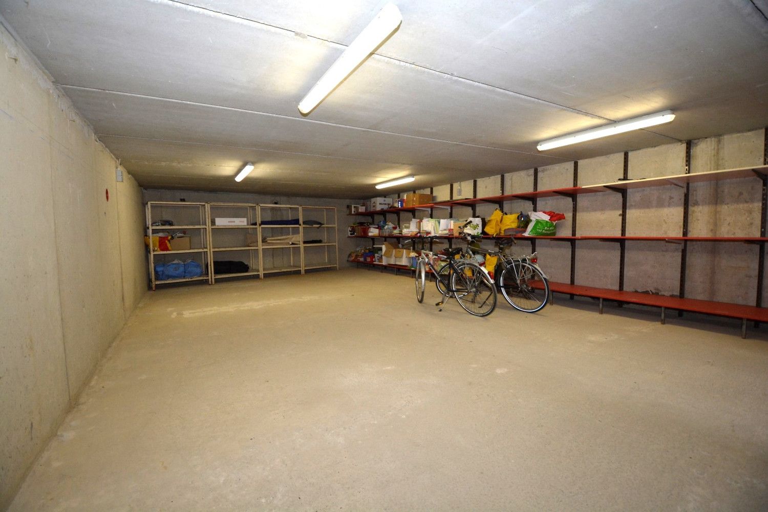 POLYVALENT MAGAZIJN TE CENTRUM OELEGEM! foto 9