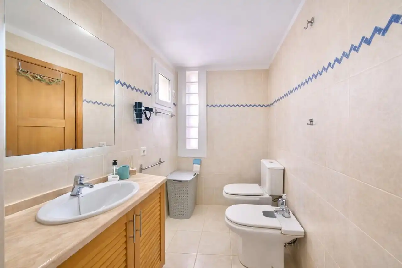 Charmante hoekwoning met zeezicht en dakterras  foto 14