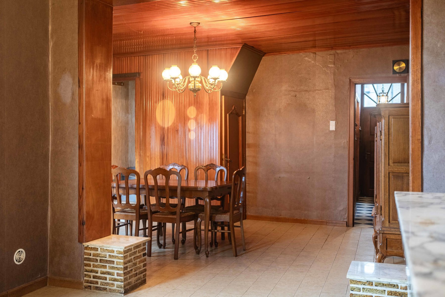 TE RENOVEREN RIJWONING MET TUIN EN GARAGEBOXEN foto 6