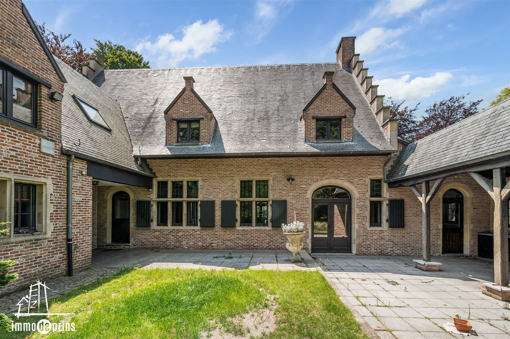 Ruime villa in residentiele wijk foto 6
