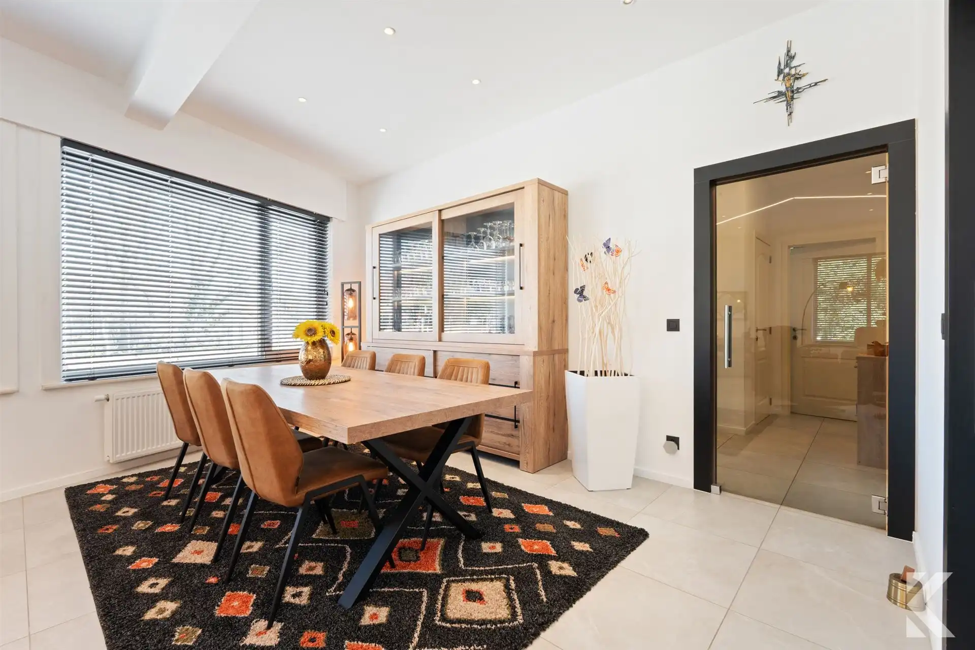 Gigantische, prachtig gerenoveerde woning met garage foto 7