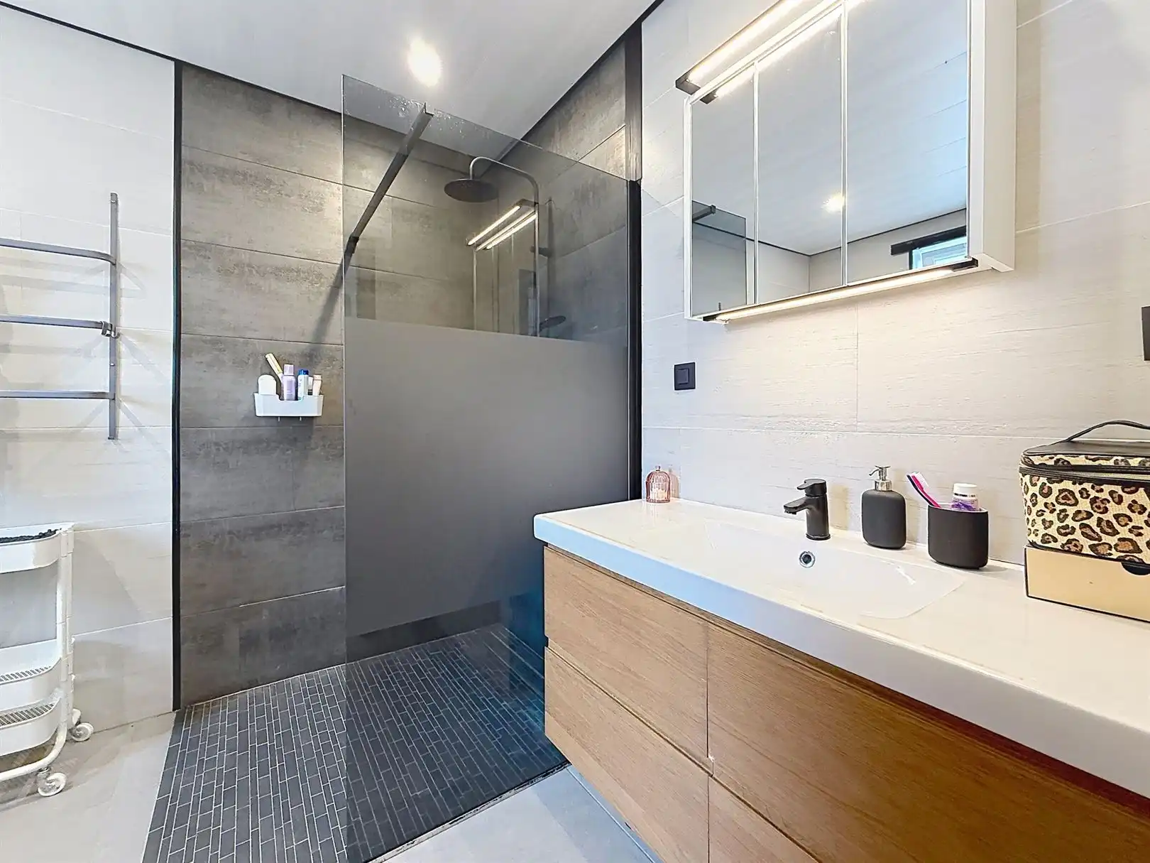 Gerenoveerde woning (2019), 2 slpks, zolder, opp 3a 03ca foto 35