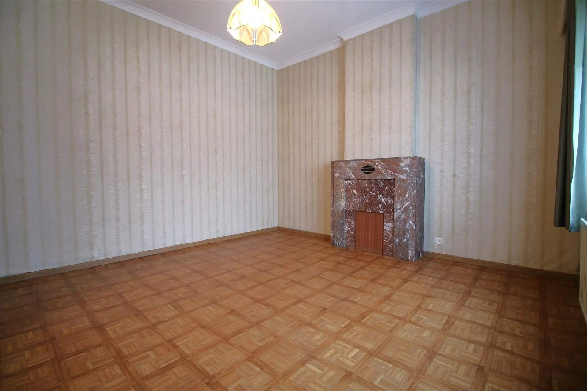 Te renoveren woning met tuin en garage foto 4