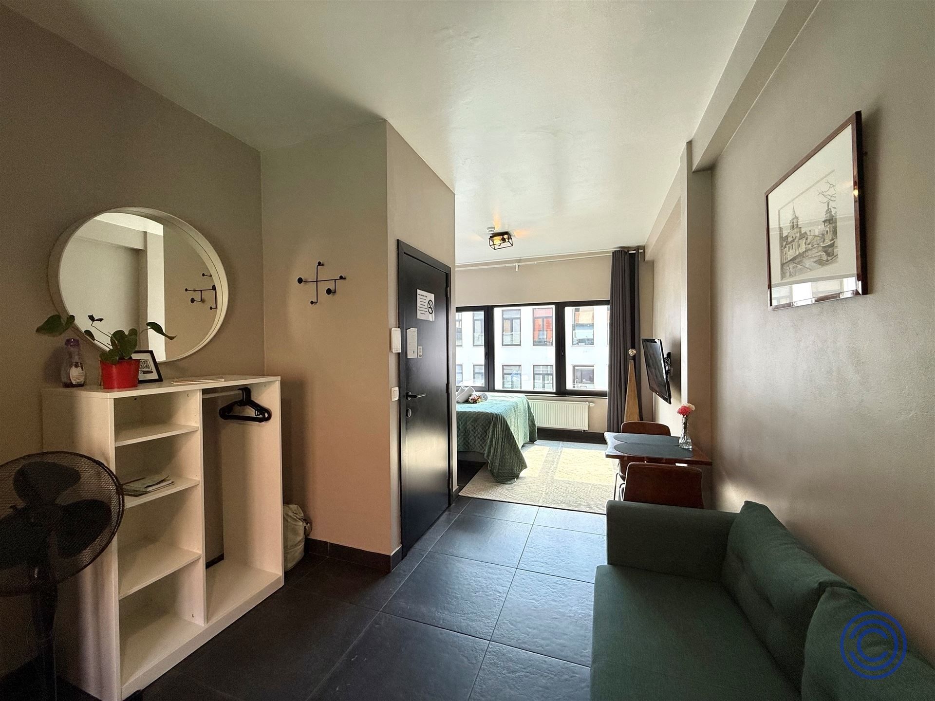 Appartementsgebouw met een handelspand en 3 logies op centrale locatie! foto 11