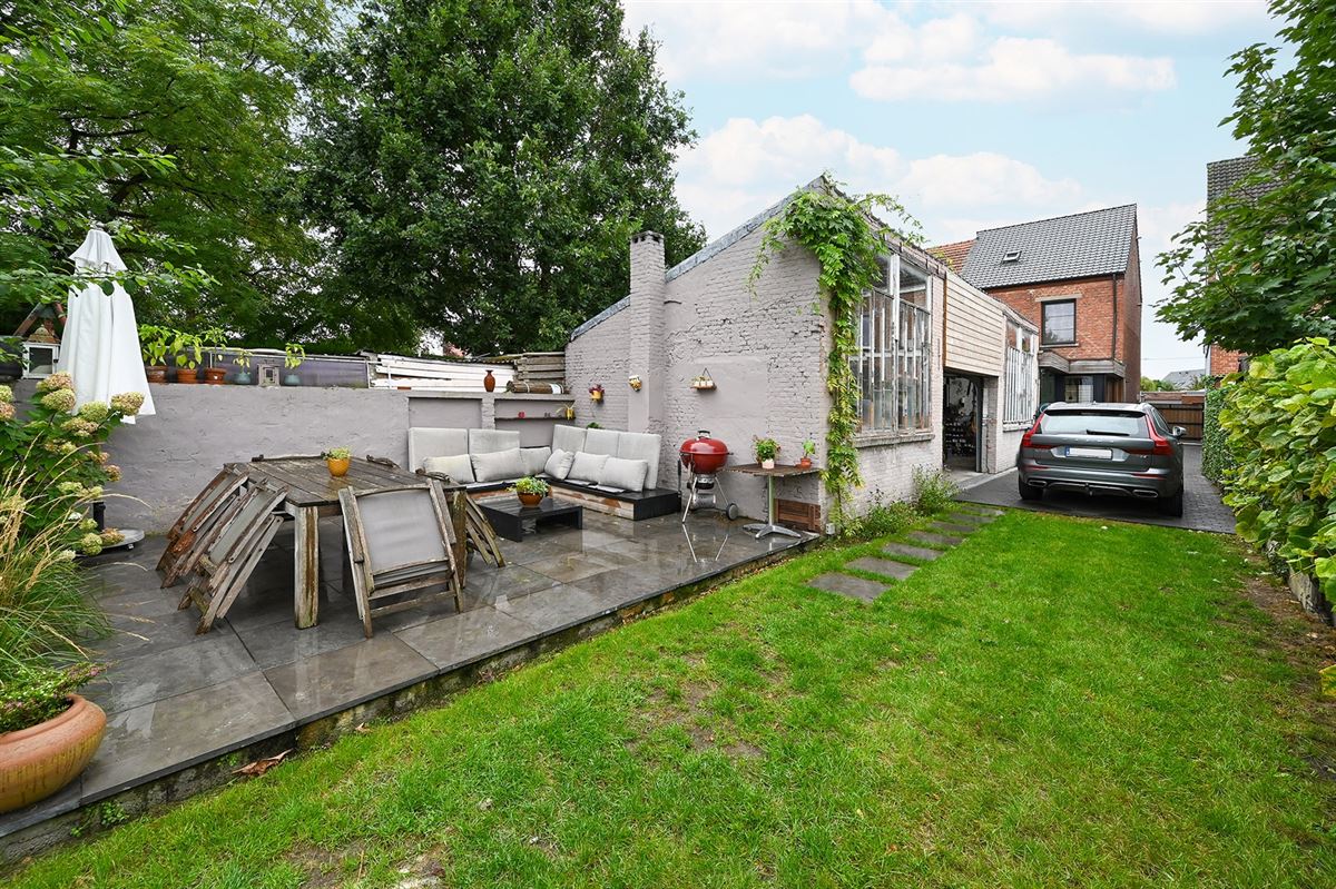 Geheel gerenoveerde gezinswoning met ruime garage foto 33