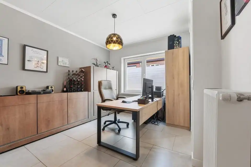 KNAPPE, ENERGIEZUINIGE GEZINSWONING MET GARAGE EN TUIN IN TONGEREN foto 3