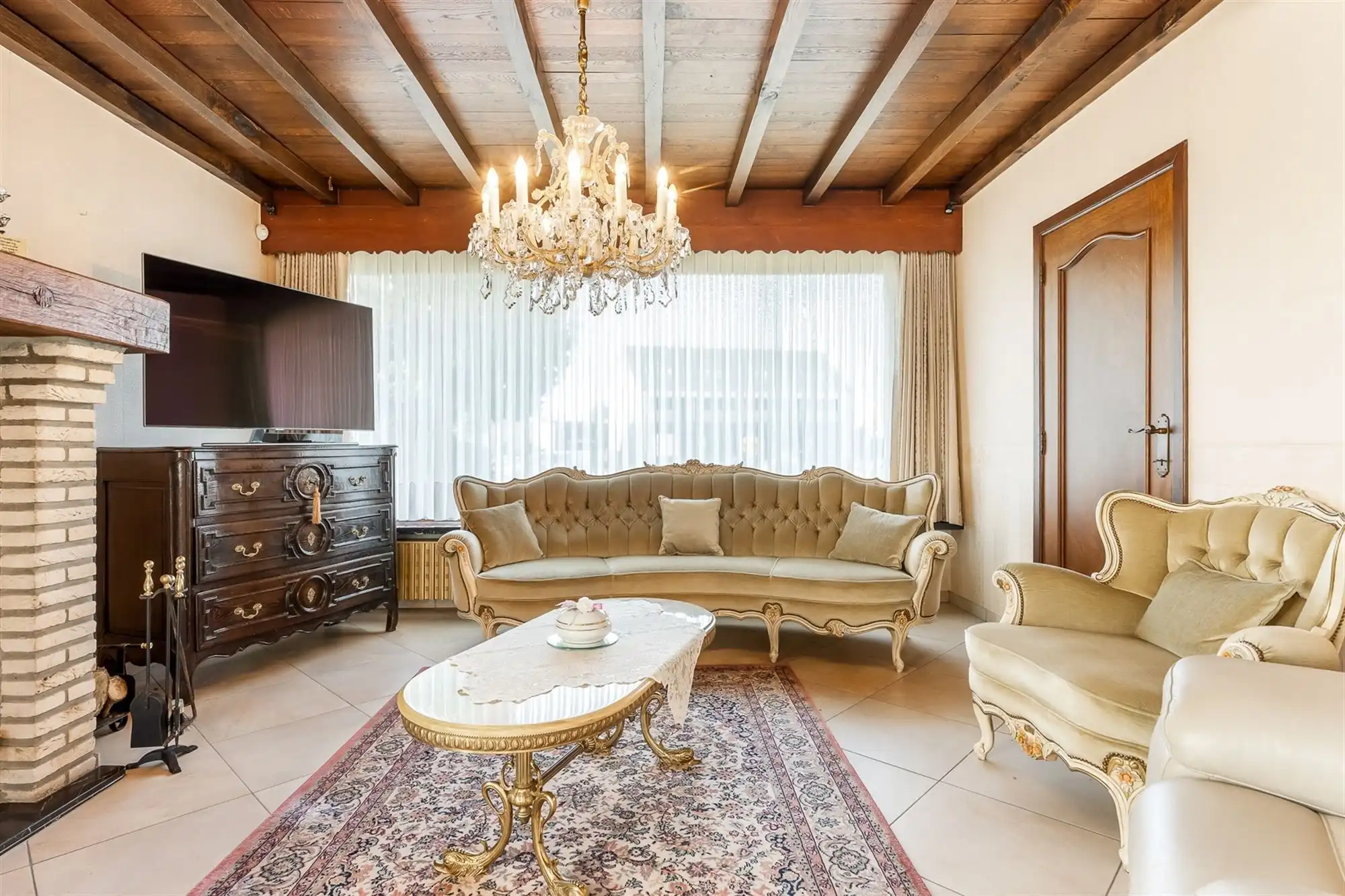 OP TE FRISSEN GELIJKVLOERSE WONING MET 3 SLAAPKAMERS OP EEN RUIM PERCEEL IN HET CENTRUM VAN OOSTHAM foto 4