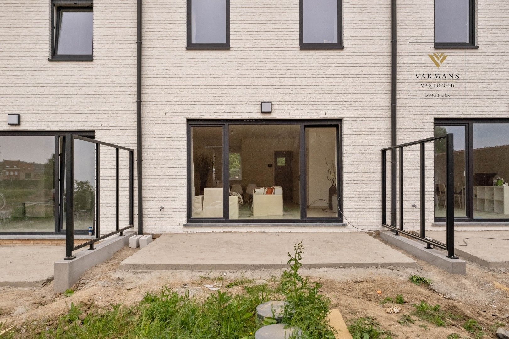 Een landelijke nieuwbouwwoning met zichten op de heuvels foto 13